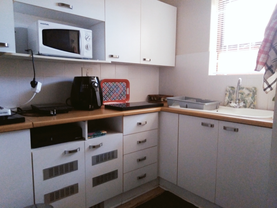 To Let 1 Bedroom Property for Rent in Fernglen Eastern Cape